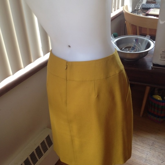 Mustard yellow wool skirt - Picture 4 of 4